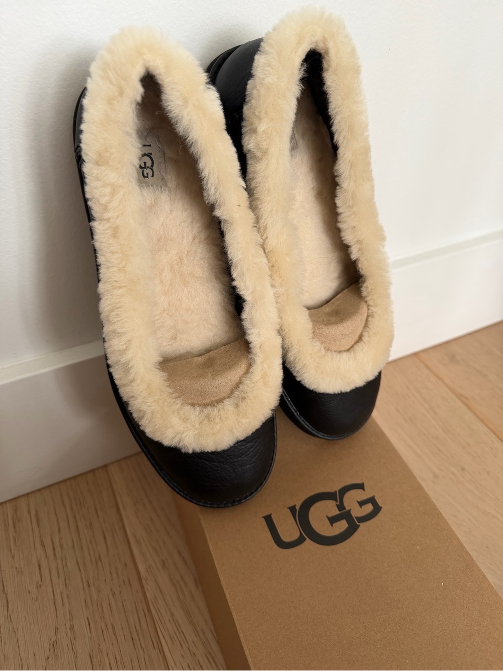 UGG Zora Leather Ballet Flats – Black